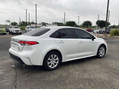 Used 2024 Toyota Corolla LE FWD image 4