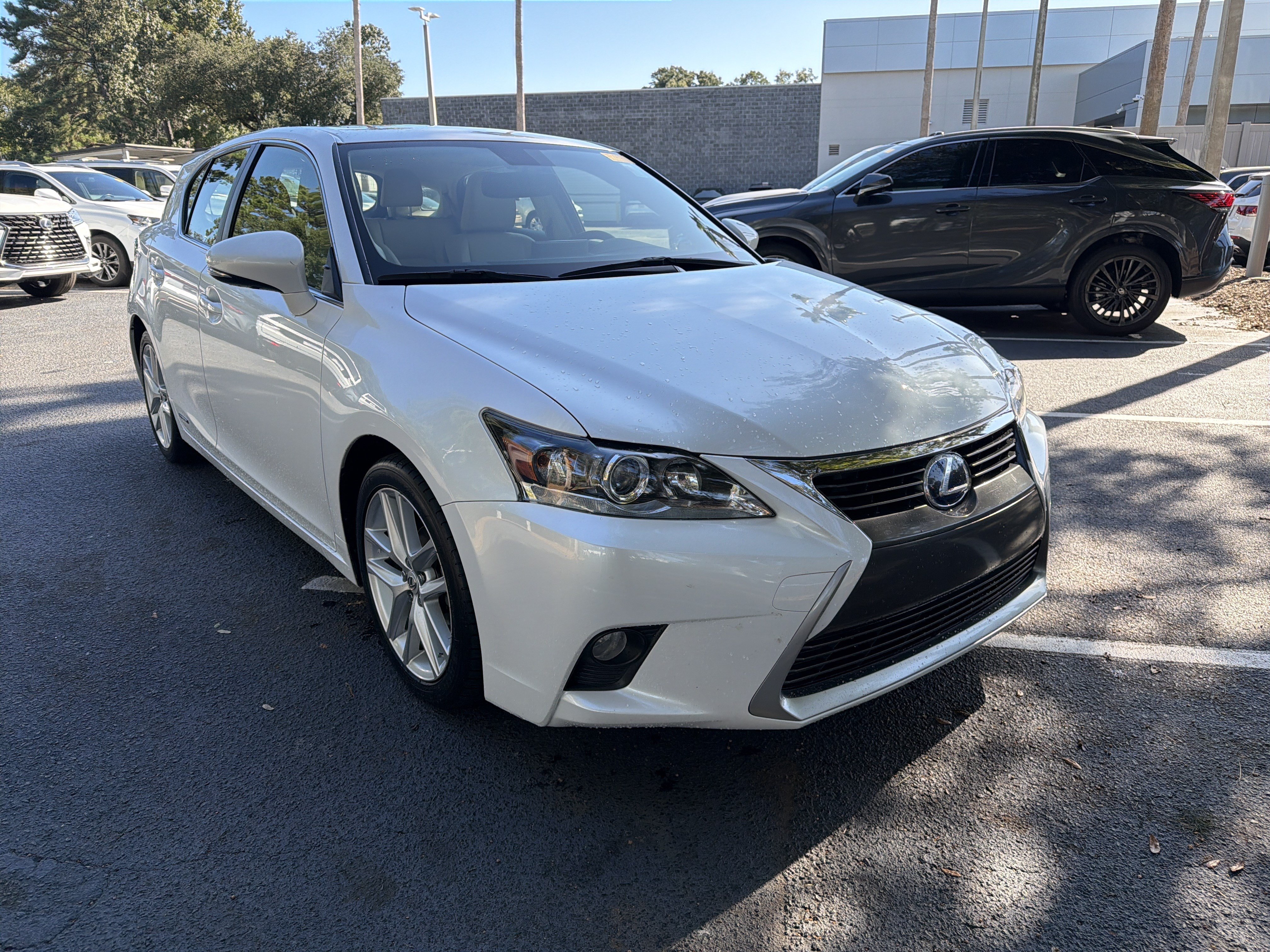 Used 2015 Lexus CT 200h w/ Navigation Package FWD image 2