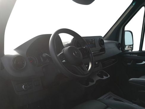 Used 2023 Mercedes-Benz Sprinter 2500 image 22