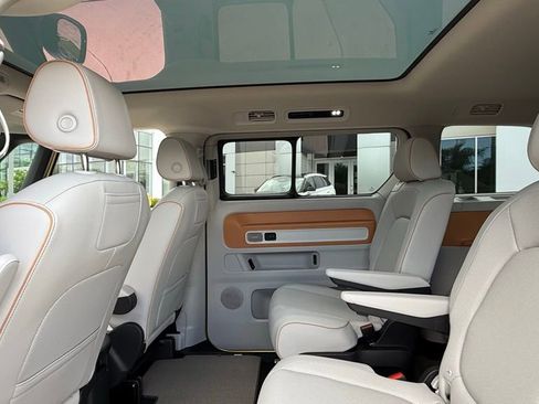 Used 2025 Volkswagen ID. Buzz 1st Edition image 11