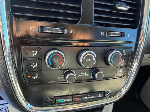 Used 2013 Dodge Grand Caravan SXT w/ Entertainment Group 1 FWD image 19