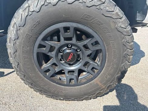 Used 2020 Toyota Tacoma SR AWD/4WD image 3