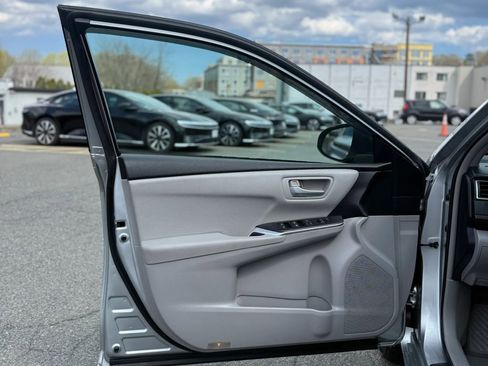 Used 2016 Toyota Camry LE FWD image 23