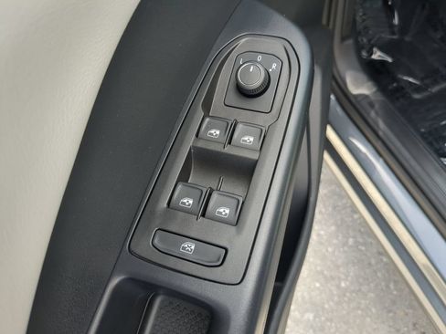 Certified 2025 Volkswagen Taos S FWD image 16