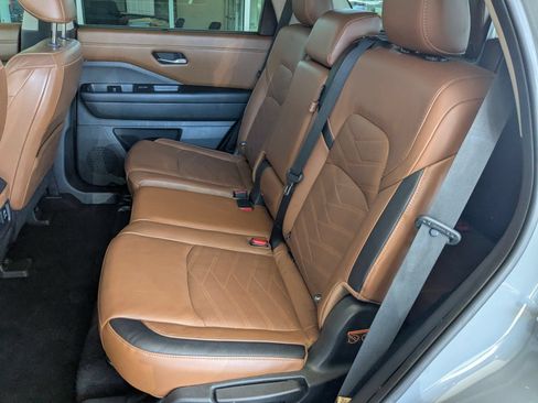 Used 2022 Nissan Pathfinder Platinum w/ Cargo Package FWD image 26