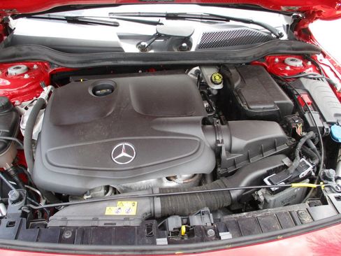 Used 2018 Mercedes-Benz GLA 250 4MATIC image 8