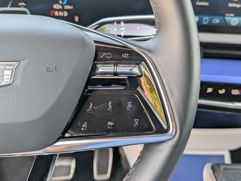 Certified 2025 Cadillac Optiq Luxury 2 AWD/4WD image 24