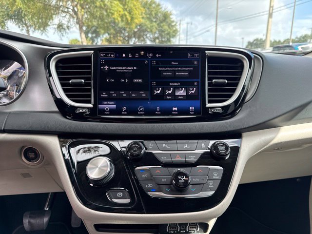 Used 2023 Chrysler Pacifica Touring-L FWD image 24