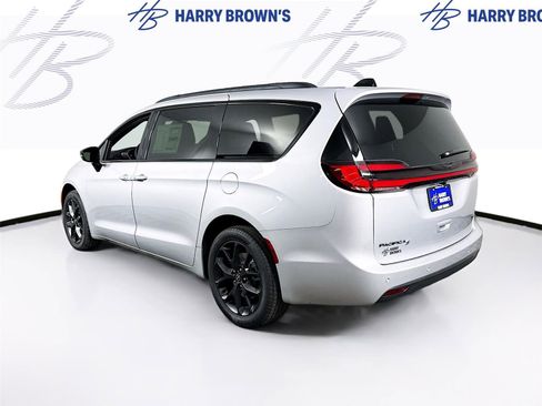 New 2026 Chrysler Pacifica Select w/ S Appearance Package image 29