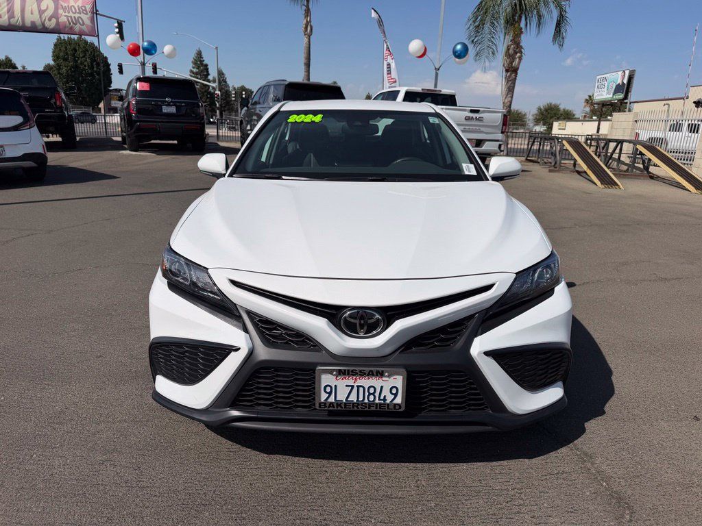 Used 2024 Toyota Camry SE w/ Convenience Package FWD image 2