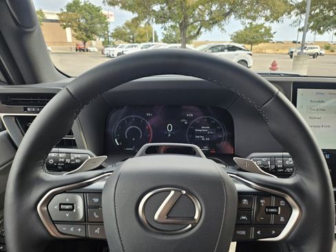 Used 2026 Lexus GX 550 w/ Accessory Package (31) AWD/4WD image 11