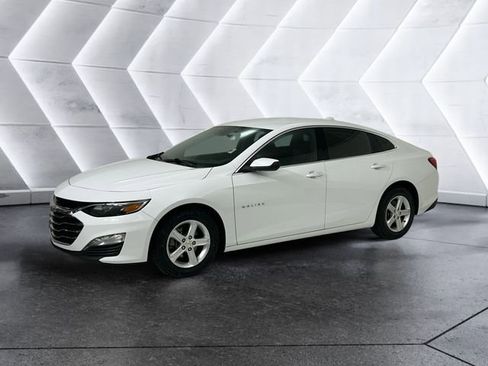 Used 2024 Chevrolet Malibu LT image 3