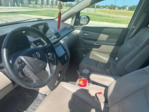 Used 2015 Honda Odyssey Touring Elite image 9
