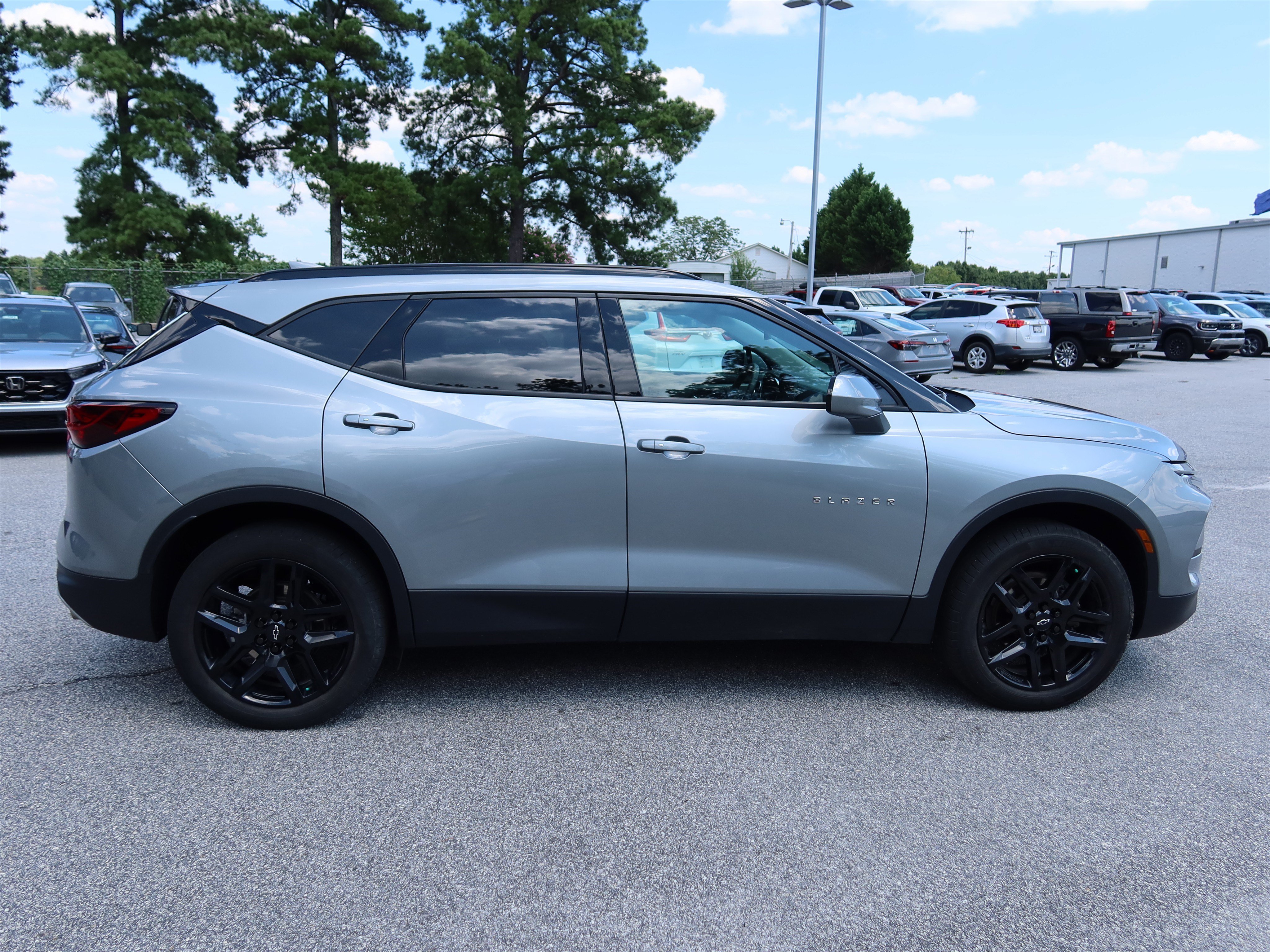 Used 2023 Chevrolet Blazer LT w/ Convenience Package FWD image 3