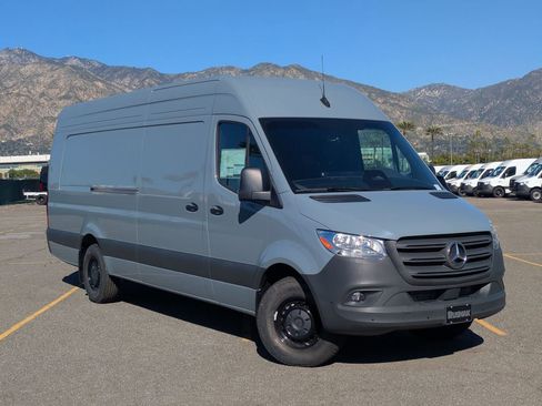 New 2025 Mercedes-Benz Sprinter 2500 image 1