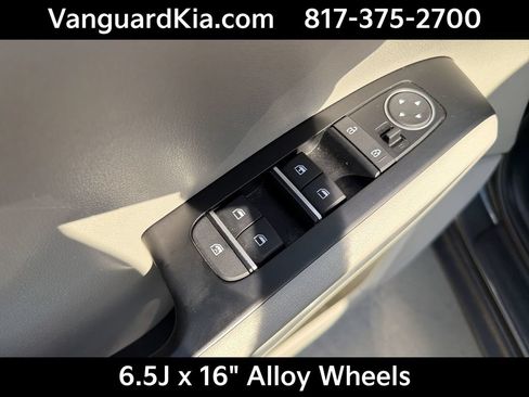 Certified 2025 Kia Soul LX w/ LX Technology Package FWD image 17