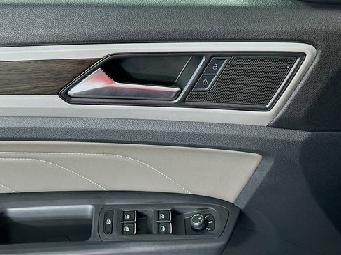 Used 2021 Volkswagen Atlas SE w/ Panoramic Sunroof Package FWD image 17