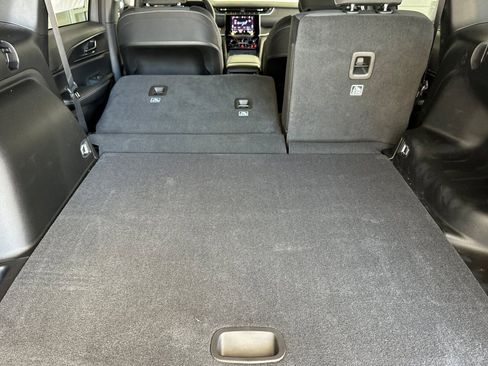 New 2025 Jeep Grand Cherokee Laredo w/ Luxury Tech Group I RWD image 16