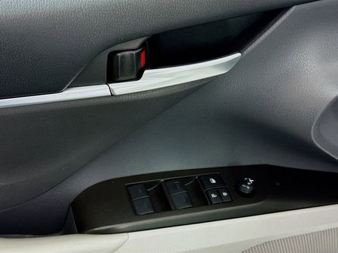 Used 2023 Toyota Camry SE image 18