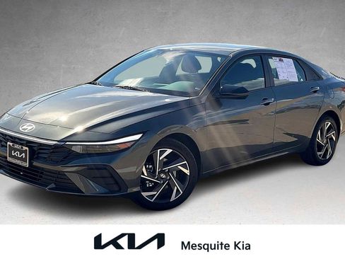 Used 2025 Hyundai Elantra Sport image 1