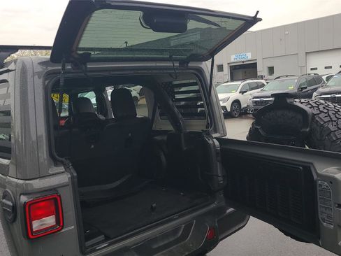 Used 2021 Jeep Wrangler Unlimited Rubicon w/ Dual Top Group AWD/4WD image 11