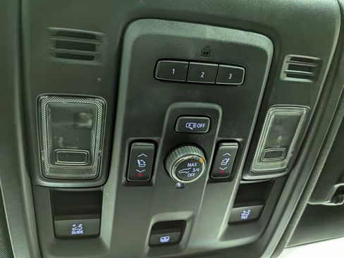 Used 2021 Chevrolet Tahoe Z71 w/ Z71 Signature Package image 31