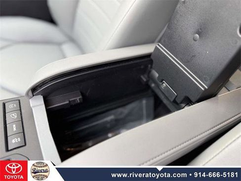 Certified 2022 Toyota Highlander XLE image 25