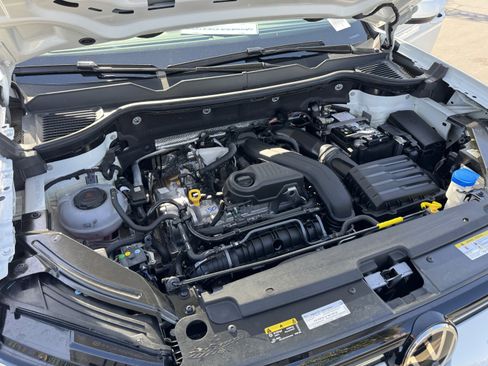 Used 2025 Volkswagen Taos SE image 39