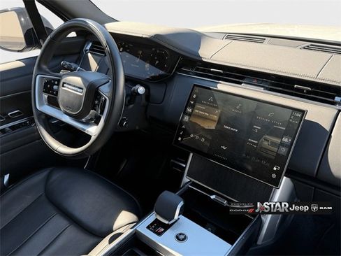 Used 2024 Land Rover Range Rover SE image 11