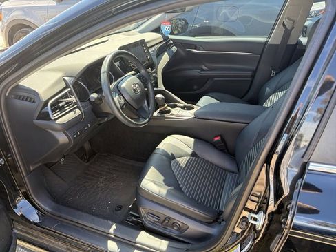Used 2023 Toyota Camry SE image 6