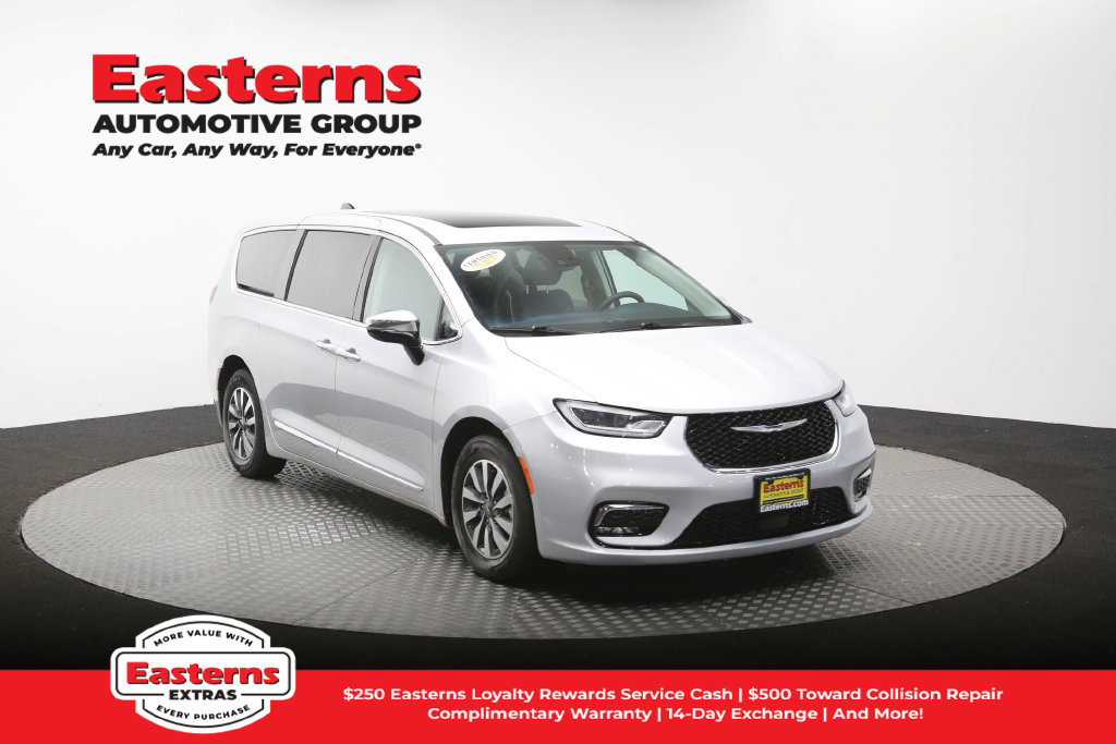 Used 2023 Chrysler Pacifica Limited FWD image 52