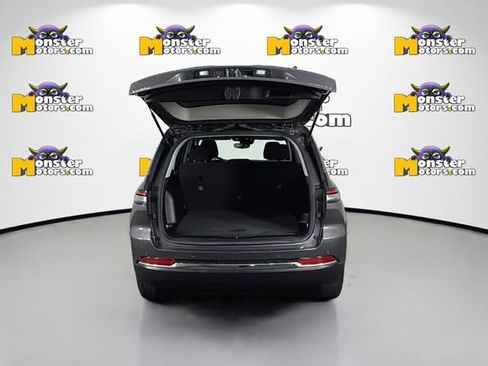 Used 2023 Jeep Grand Cherokee Laredo AWD/4WD image 25