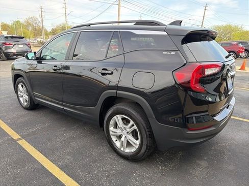 Used 2023 GMC Terrain SLE w/ Driver Convenience Package image 4