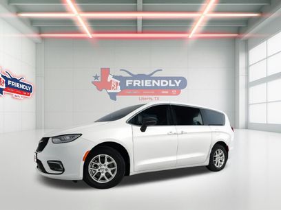 Used 2024 Chrysler Pacifica Touring-L