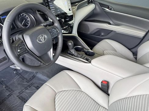 Used 2024 Toyota Camry SE w/ Audio Upgrade Package FWD image 4