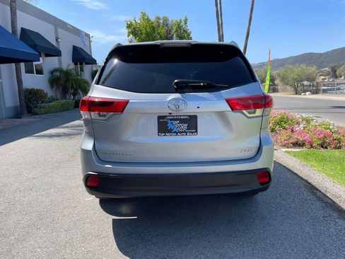 Used 2019 Toyota Highlander XLE FWD image 6