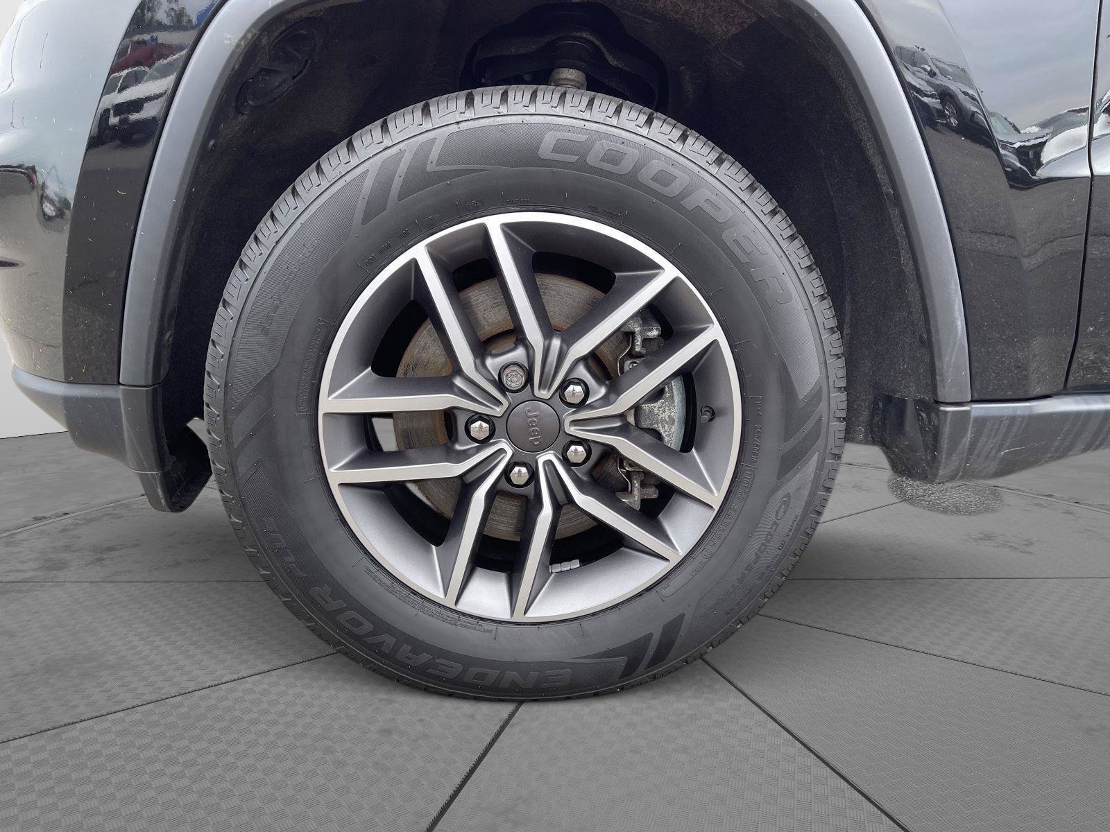 Used 2021 Jeep Grand Cherokee Limited AWD/4WD image 25