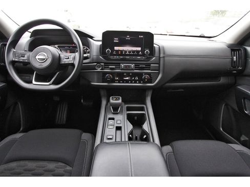 Used 2024 Nissan Pathfinder S FWD image 12