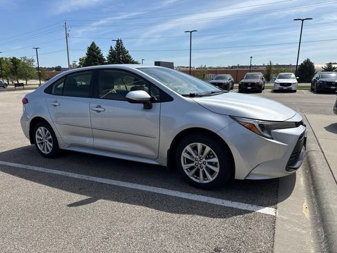 Used 2024 Toyota Corolla LE w/ LE Convenience Package FWD image 2
