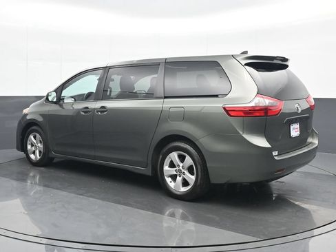 Used 2020 Toyota Sienna L FWD image 4