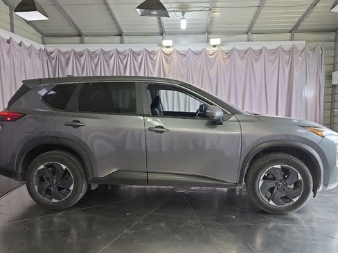 Used 2025 Nissan Rogue SV AWD/4WD image 9