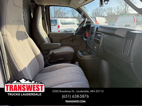 Used 2017 Chevrolet Express 3500 image 7