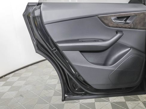 Used 2022 Audi Q8 Premium AWD/4WD image 40