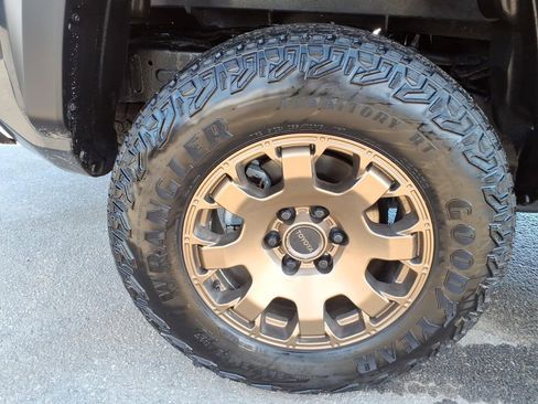 Used 2025 Toyota Tacoma Trailhunter image 10