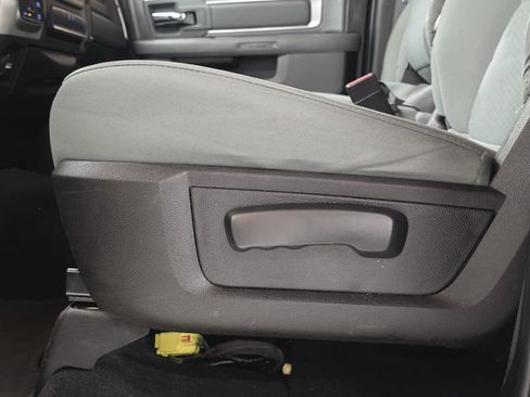 Used 2019 RAM 1500 Classic SLT AWD/4WD image 26