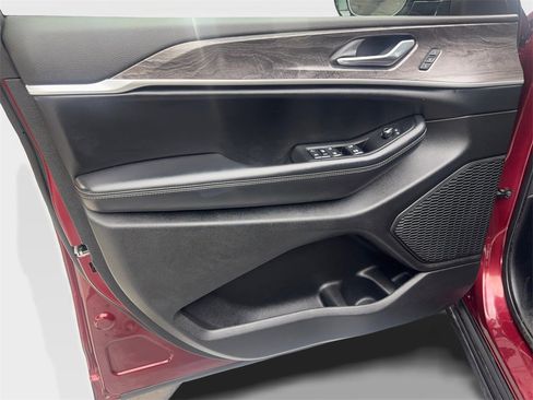 Used 2024 Jeep Grand Cherokee L Limited w/ Luxury Tech Group II image 32