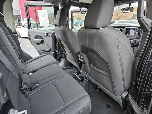 Used 2022 Jeep Gladiator Sport image 11