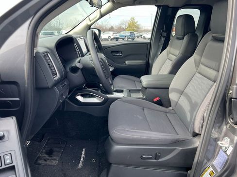 Used 2024 Nissan Frontier SV w/ Technology Package image 8