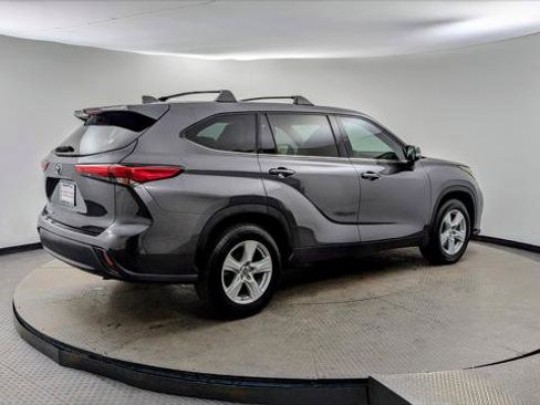 Used 2021 Toyota Highlander L image 8