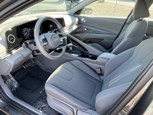Certified 2025 Hyundai Elantra Hybrid FWD image 9